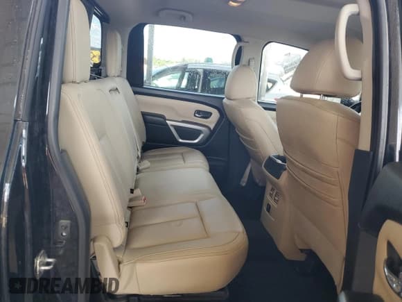 ✅ 2018 Nissan Titan SV • VIN: 1N6AA1E52JN549387 • Lot: 84233915. Wystawiony na Copart z przebiegiem 121 469 mil. Bezpłatny archiwum sprzedaży aukcyjnych z USA i szczegółowy raport historii pojazdu na DreamBid. Zdjęcie 10.