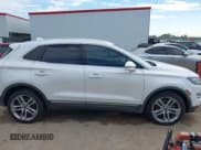 ✅ 2015 Lincoln MKC • VIN: 5LMCJ2A90FUJ18644 • Lot: 43330147. Wystawiony na IAAI z przebiegiem 122 170 mil. Bezpłatny archiwum sprzedaży aukcyjnych z USA i szczegółowy raport historii pojazdu na DreamBid. Zdjęcie 13.