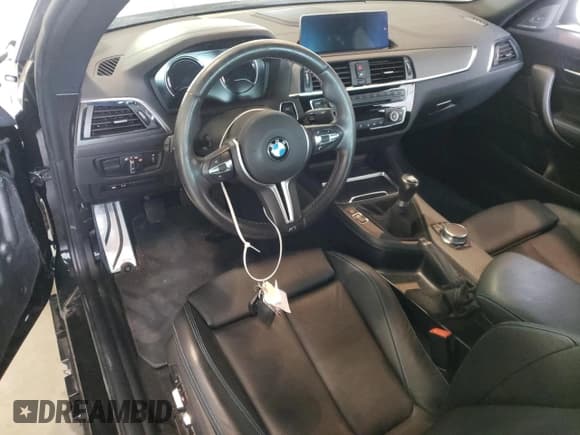 ✅ 2018 BMW M2 • VIN: WBS1J5C54JVD37762 • Лот: 67153643. Опубликован ранее на Copart с пробегом 25 271 миль. Бесплатный доступ к архиву аукционных продаж из США и подробный отчёт об истории автомобиля на DreamBid. Изображение 8.