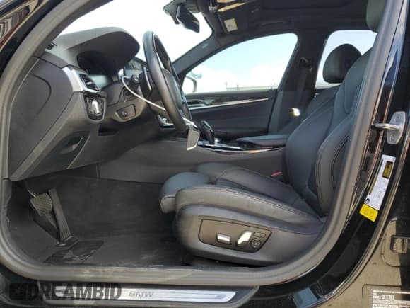 ✅ 2023 BMW 5 Series 530i • VIN: WBA53BH09PCN08969 • Lot: 80356365. Wystawiony na Copart z przebiegiem 48 839 mil. Bezpłatny archiwum sprzedaży aukcyjnych z USA i szczegółowy raport historii pojazdu na DreamBid. Zdjęcie 7.