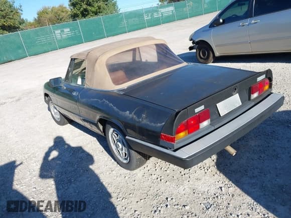 ✅ 1984 Alfa Romeo Spider Veloce • VIN: ZARBA5414E1020331 • Lot: 43501066. Listed on IAAI with 70,032 mi. Free auction sales archive from the USA and detailed vehicle history report at DreamBid. Image 3.