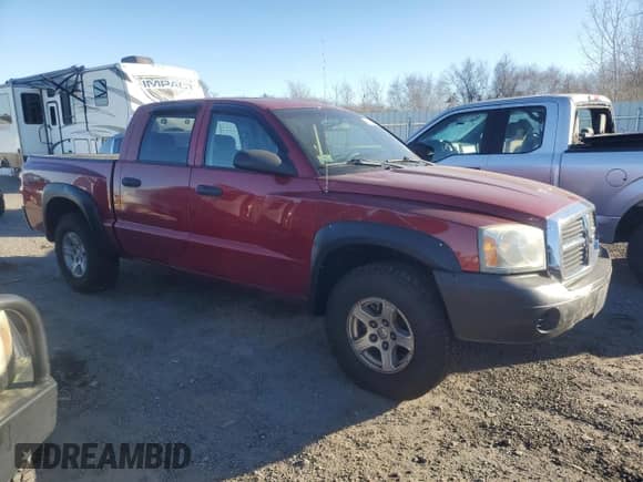 2007 Dodge Dakota ST z VIN 1D7HW28K47S235993, wystawiony jako Copart lot #82984244 z przebiegiem 150 912 mil mil oraz Czysty tytuł • Clean title. Historia ofert i sprzedaży dostępna na DreamBid. Obrazek 4.