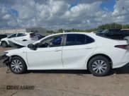 ✅ 2021 Toyota Camry Hybrid LE • VIN: 4T1C31AKXMU021961 • Lot: 43272682. Wystawiony na IAAI z przebiegiem 80 807 mil. Bezpłatny archiwum sprzedaży aukcyjnych z USA i szczegółowy raport historii pojazdu na DreamBid. Zdjęcie 15.