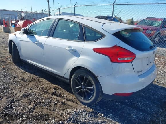 ✅ 2017 Ford Focus SE • VIN: 1FADP3K24HL259538 • Lot: 43701564. Wystawiony na IAAI z przebiegiem 184 903 mil. Bezpłatny archiwum sprzedaży aukcyjnych z USA i szczegółowy raport historii pojazdu na DreamBid. Zdjęcie 3.