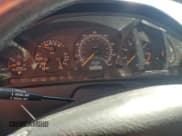 ✅ 1997 Mercedes-Benz SL 500 • VIN: WDBFA67F4VF155013 • Lot: 74395264. Wystawiony na Copart z przebiegiem Nie podano. Bezpłatny archiwum sprzedaży aukcyjnych z USA i szczegółowy raport historii pojazdu na DreamBid. Zdjęcie 9.