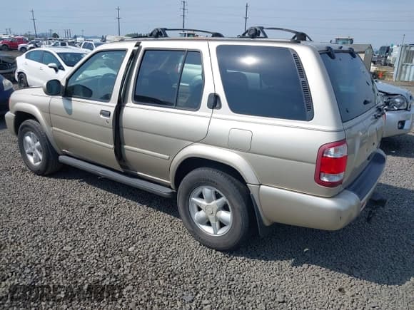 ✅ 2001 Nissan Pathfinder SE • VIN: JN8DR09YX1W613195 • Lot: 42543460. Listed on IAAI with 196,149 mi. Free auction sales archive from the USA and detailed vehicle history report at DreamBid. Image 3.