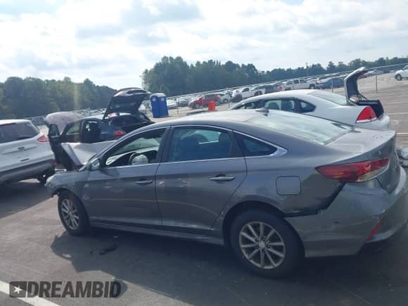 2018 Hyundai Sonata SE с VIN 5NPE24AFXJH723207, выставлен на аукционе IAAI как лот 43296720 с пробегом Не указан миль и . История ставок и продаж доступна на DreamBid. Изображение 14.