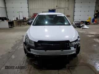 2015 Chevrolet Cruze LS z VIN 1G1PA5SG0F7189695, wystawiony jako Copart lot #90311155 z przebiegiem 92 077 mil mil oraz Szkoda całkowita • Salvage title. Historia ofert i sprzedaży dostępna na DreamBid. Obrazek 5.