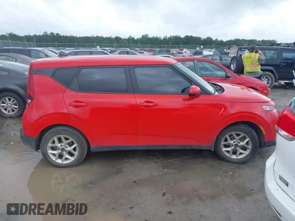 ✅ 2020 Kia Soul S • VIN: KNDJ23AU2L7017170 • Lot: 42423691. Listed on IAAI with 95,933 mi. Free auction sales archive from the USA and detailed vehicle history report at DreamBid. Image 13.