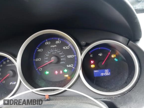 ✅ 2008 Honda Fit • VIN: JHMGD38498S017762 • Lot: 41729643. Listed on IAAI with 194,982 mi. Free auction sales archive from the USA and detailed vehicle history report at DreamBid. Image 7.