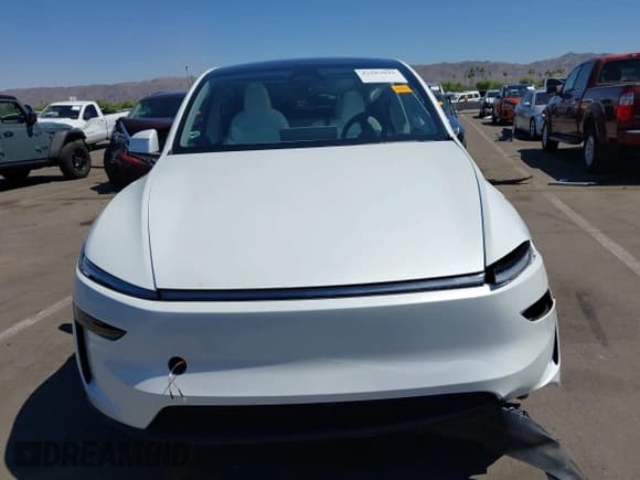 ✅ 2026 Tesla Model Y Long Range Launch Series • VIN: 7SAYGDEE6TF356259 • Лот: 42583010. Опубликован ранее на IAAI с пробегом 738 миль. Бесплатный доступ к архиву аукционных продаж из США и подробный отчёт об истории автомобиля на DreamBid. Изображение 13.