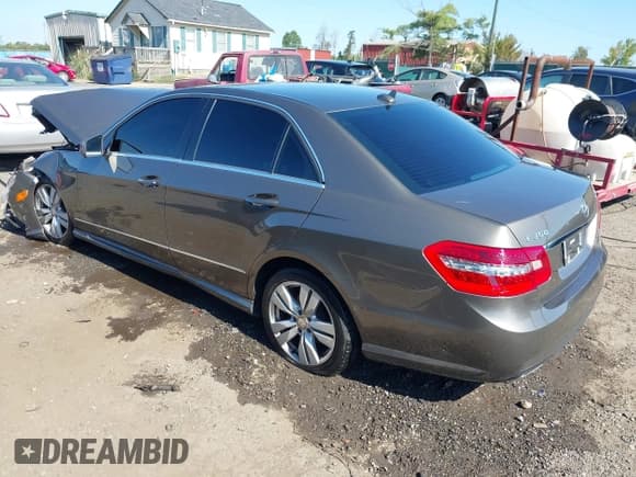 ✅ 2011 Mercedes-Benz E 350 Luxury • VIN: WDDHF8HB7BA418774 • Lot: 43193046. Listed on IAAI with 122,369 mi. Free auction sales archive from the USA and detailed vehicle history report at DreamBid. Image 3.