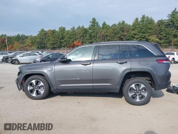 ✅ 2022 Jeep Grand Cherokee • VIN: 1C4RJYB63N8716923 • Lot: 43289093. Listed on IAAI with 74,245 mi. Free auction sales archive from the USA and detailed vehicle history report at DreamBid. Image 15.