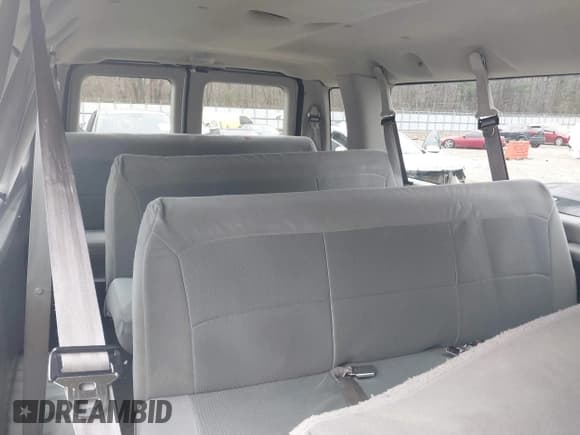 ✅ 2007 Ford Econoline Passenger XL • VIN: 1FBSS31L57DA97586 • Lot: 41716412. Wystawiony na IAAI z przebiegiem 206 233 mil. Bezpłatny archiwum sprzedaży aukcyjnych z USA i szczegółowy raport historii pojazdu na DreamBid. Zdjęcie 17.