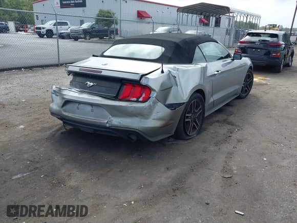 2021 Ford Mustang EcoBoost z VIN 1FATP8UH3M5104956, wystawiony jako IAAI lot #43363896 z przebiegiem 122 055 mil mil oraz . Historia ofert i sprzedaży dostępna na DreamBid. Obrazek 4.