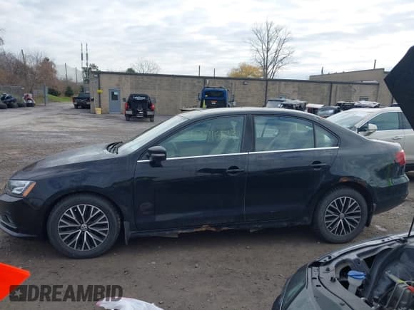 ✅ 2016 Volkswagen Jetta SEL • VIN: 3VWL17AJ3GM341942 • Lot: 43716513. Listed on IAAI with 124,031 mi. Free auction sales archive from the USA and detailed vehicle history report at DreamBid. Image 14.