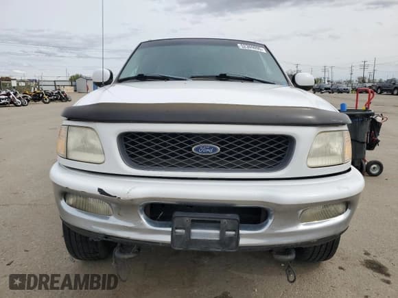 ✅ 1998 Ford F-150 • VIN: 1FTZX18W5WKB91459 • Lot: 52369095. Wystawiony na Copart z przebiegiem 185 660 mil. Bezpłatny archiwum sprzedaży aukcyjnych z USA i szczegółowy raport historii pojazdu na DreamBid. Zdjęcie 5.