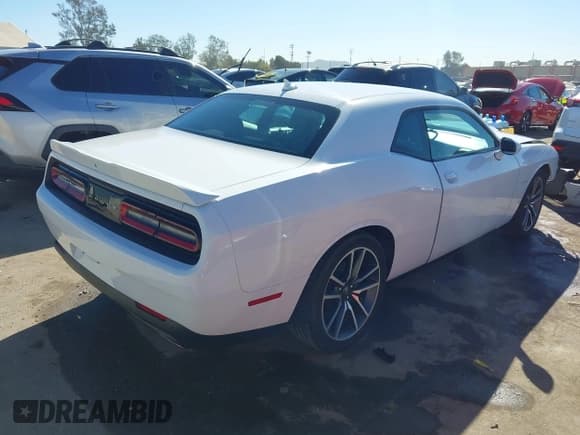 ✅ 2021 Dodge Challenger R/T • VIN: 2C3CDZBT0MH651440 • Lot: 43581247. Wystawiony na IAAI z przebiegiem 18 078 mil. Bezpłatny archiwum sprzedaży aukcyjnych z USA i szczegółowy raport historii pojazdu na DreamBid. Zdjęcie 4.