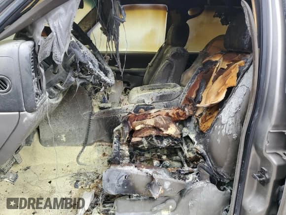 ✅ 2003 Chevrolet Suburban Z71 • VIN: 3GNFK16ZX3G284955 • Лот: 47545015. Опубликован ранее на Copart с пробегом Не указан. Бесплатный доступ к архиву аукционных продаж из США и подробный отчёт об истории автомобиля на DreamBid. Изображение 7.