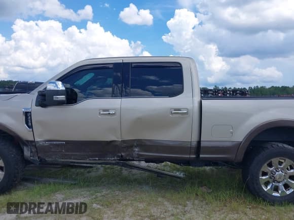 ✅ 2017 Ford F-250 Lariat • VIN: 1FT7W2BT8HEE30146 • Лот: 42948382. Опубликован ранее на IAAI с пробегом 225 156 миль. Бесплатный доступ к архиву аукционных продаж из США и подробный отчёт об истории автомобиля на DreamBid. Изображение 14.