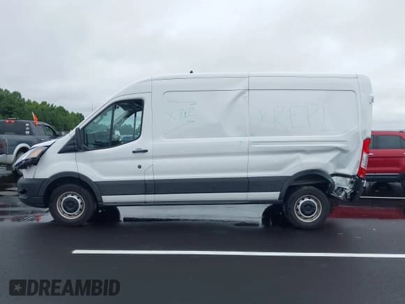 ✅ 2024 Ford Transit Cargo • VIN: 1FTYE1C81RKA49723 • Lot: 42916823. Listed on IAAI with 10,930 mi. Free auction sales archive from the USA and detailed vehicle history report at DreamBid. Image 15.