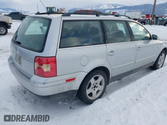 ✅ 2001 Volkswagen Passat • VIN: WVWXH63B21E230263 • Лот: 41586834. Опубликован ранее на IAAI с пробегом 137 092 миль. Бесплатный доступ к архиву аукционных продаж из США и подробный отчёт об истории автомобиля на DreamBid. Изображение 4.