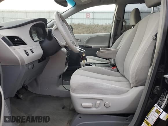 ✅ 2014 Toyota Sienna LE • VIN: 5TDKK3DC9ES489673 • Lot: 93205345. Listed on Copart with 155,680 mi. Free auction sales archive from the USA and detailed vehicle history report at DreamBid. Image 7.