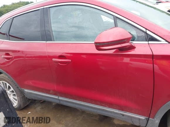 ✅ 2017 Lincoln MKC Reserve • VIN: 5LMCJ3D91HUL54207 • Lot: 42711446. Wystawiony na IAAI z przebiegiem 53 191 mil. Bezpłatny archiwum sprzedaży aukcyjnych z USA i szczegółowy raport historii pojazdu na DreamBid. Zdjęcie 14.