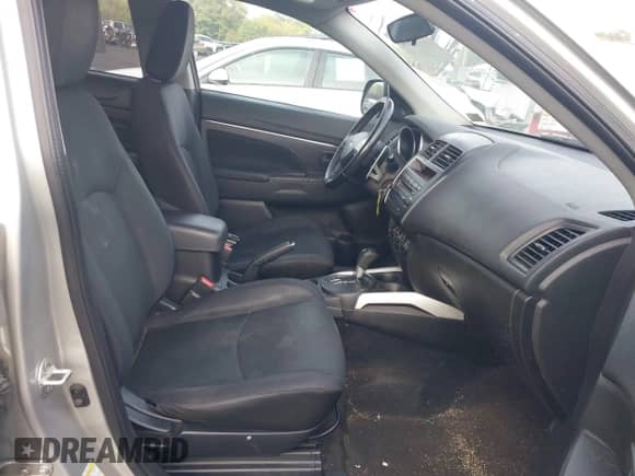 2013 Mitsubishi Outlander ES z VIN 4A4AR3AU7DE015769, wystawiony jako IAAI lot #43290230 z przebiegiem 208 555 mil mil oraz . Historia ofert i sprzedaży dostępna na DreamBid. Obrazek 5.