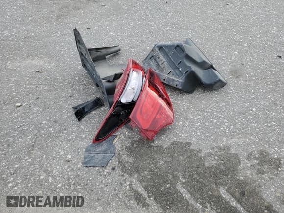 ✅ 2017 Hyundai Santa Fe Ultimate • VIN: 5XYZW4LA8HG395715 • Лот: 38300184. Опубликован ранее на Copart с пробегом 91 641 миль. Бесплатный доступ к архиву аукционных продаж из США и подробный отчёт об истории автомобиля на DreamBid. Изображение 15.