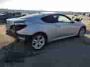 2010 Hyundai Genesis Coupe Premium z VIN KMHHT6KD0AU004424, wystawiony jako Copart lot #89006215 z przebiegiem 128 992 mil mil oraz Szkoda całkowita • Salvage title. Historia ofert i sprzedaży dostępna na DreamBid. Obrazek 3.