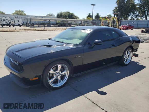 ✅ 2013 Dodge Challenger R/T Classic • VIN: 2C3CDYBT5DH553613 • Lot: 68975355. Listed on Copart with 124,348 mi. Free auction sales archive from the USA and detailed vehicle history report at DreamBid. Image 1.