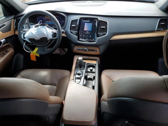 ✅ 2024 Volvo XC90 Plus Bright Theme • VIN: YV4H60CE9R1217656 • Lot: 80370035. Listed on Copart with 24,518 mi. Free auction sales archive from the USA and detailed vehicle history report at DreamBid. Image 8.