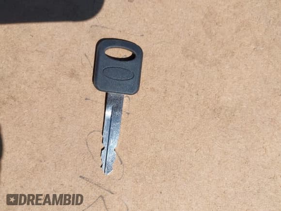 ✅ 2004 Ford F-350 XL • VIN: 1FTSW31P84ED50666 • Lot: 38901996. Wystawiony na IAAI z przebiegiem 286 103 mil. Bezpłatny archiwum sprzedaży aukcyjnych z USA i szczegółowy raport historii pojazdu na DreamBid. Zdjęcie 11.