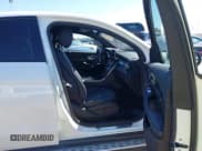 ✅ 2018 Mercedes-Benz GLC 300 • VIN: WDC0J4KB7JF427137 • Lot: 43461292. Wystawiony na IAAI z przebiegiem 80 022 mil. Bezpłatny archiwum sprzedaży aukcyjnych z USA i szczegółowy raport historii pojazdu na DreamBid. Zdjęcie 5.