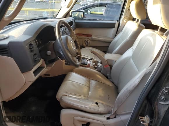 ✅ 2007 Jeep Commander Limited • VIN: 1J8HG58P07C671618 • Лот: 50188145. Опубликован ранее на Copart с пробегом 199 352 миль. Бесплатный доступ к архиву аукционных продаж из США и подробный отчёт об истории автомобиля на DreamBid. Изображение 7.