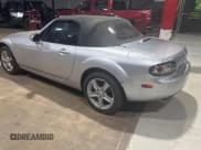 ✅ 2006 Mazda MX-5 Miata Touring • VIN: JM1NC25F460120639 • Lot: 56597925. Wystawiony na Copart z przebiegiem 88 608 mil. Bezpłatny archiwum sprzedaży aukcyjnych z USA i szczegółowy raport historii pojazdu na DreamBid. Zdjęcie 3.
