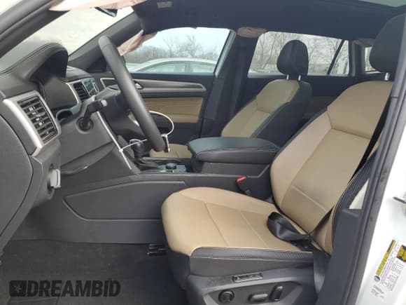 ✅ 2023 Volkswagen Atlas SEL • VIN: 1V2BC2CA8PC211356 • Lot: 85926504. Wystawiony na Copart z przebiegiem 41 288 mil. Bezpłatny archiwum sprzedaży aukcyjnych z USA i szczegółowy raport historii pojazdu na DreamBid. Zdjęcie 7.