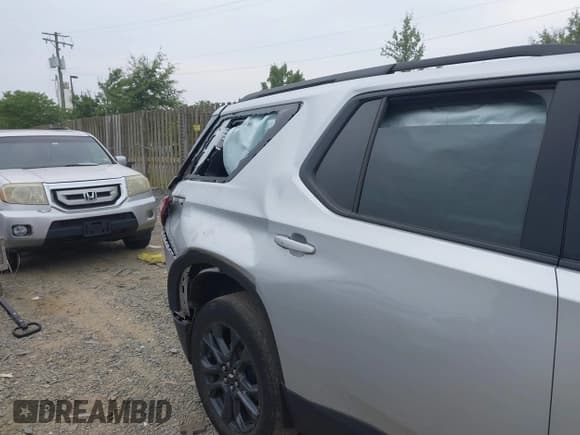 ✅ 2021 Chevrolet Traverse RS • VIN: 1GNEVJKW2MJ148446 • Lot: 42911378. Wystawiony na IAAI z przebiegiem 73 540 mil. Bezpłatny archiwum sprzedaży aukcyjnych z USA i szczegółowy raport historii pojazdu na DreamBid. Zdjęcie 19.