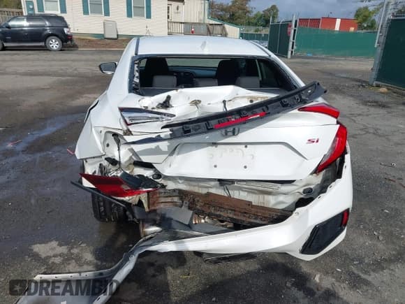 ✅ 2018 Honda Civic Si • VIN: 2HGFC1E57JH705212 • Lot: 43392498. Wystawiony na IAAI z przebiegiem 140 358 mil. Bezpłatny archiwum sprzedaży aukcyjnych z USA i szczegółowy raport historii pojazdu na DreamBid. Zdjęcie 16.
