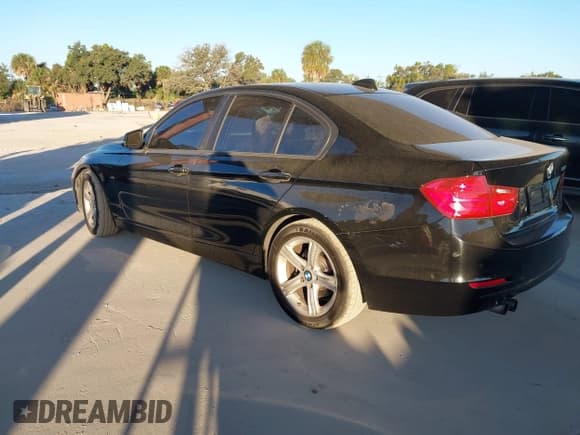 ✅ 2012 BMW 3 Series 328i • VIN: WBA3A5G57CNP17010 • Лот: 43485917. Опубликован ранее на IAAI с пробегом 153 937 миль. Бесплатный доступ к архиву аукционных продаж из США и подробный отчёт об истории автомобиля на DreamBid. Изображение 3.