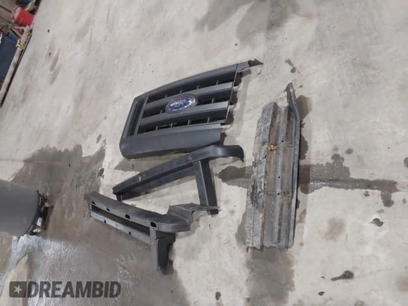 ✅ 2014 Ford Econoline Passenger XL • VIN: 1FBSS3BL4EDA36080 • Lot: 41566896. Wystawiony na IAAI z przebiegiem 113 319 mil. Bezpłatny archiwum sprzedaży aukcyjnych z USA i szczegółowy raport historii pojazdu na DreamBid. Zdjęcie 12.