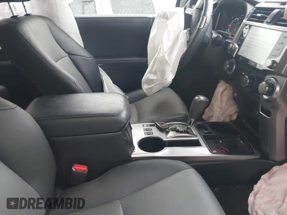 ✅ 2022 Toyota 4Runner SR5 Premium • VIN: JTEFU5JR8N5264257 • Lot: 40250120. Listed on IAAI with 34,613 mi. Free auction sales archive from the USA and detailed vehicle history report at DreamBid. Image 5.