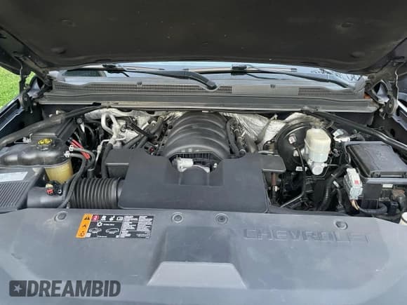 ✅ 2017 Chevrolet Suburban Premier • VIN: 1GNSKJKCXHR240591 • Lot: 91875275. Wystawiony na Copart z przebiegiem 305 907 mil. Bezpłatny archiwum sprzedaży aukcyjnych z USA i szczegółowy raport historii pojazdu na DreamBid. Zdjęcie 7.