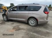 ✅ 2017 Chrysler Pacifica Touring L • VIN: 2C4RC1BG5HR535762 • Lot: 84739835. Wystawiony na Copart z przebiegiem Nie podano. Bezpłatny archiwum sprzedaży aukcyjnych z USA i szczegółowy raport historii pojazdu na DreamBid. Zdjęcie 2.