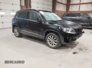 ✅ 2017 Volkswagen Tiguan Wolfsburg Edition • VIN: WVGSV7AX0HK015009 • Lot: 43466791. Wystawiony na IAAI z przebiegiem 104 969 mil. Bezpłatny archiwum sprzedaży aukcyjnych z USA i szczegółowy raport historii pojazdu na DreamBid. Zdjęcie 1.