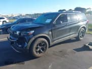 ✅ 2021 Ford Explorer Timberline • VIN: 1FMSK8JH3MGC08985 • Lot: 43459397. Wystawiony na IAAI z przebiegiem 62 627 mil. Bezpłatny archiwum sprzedaży aukcyjnych z USA i szczegółowy raport historii pojazdu na DreamBid. Zdjęcie 2.