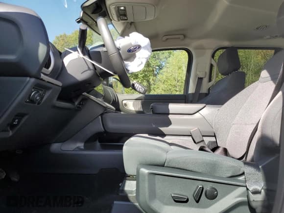 ✅ 2025 Ford Expedition Max Active • VIN: 1FMJK1J85SEA24689 • Lot: 86082355. Wystawiony na Copart z przebiegiem 13 660 mil. Bezpłatny archiwum sprzedaży aukcyjnych z USA i szczegółowy raport historii pojazdu na DreamBid. Zdjęcie 7.