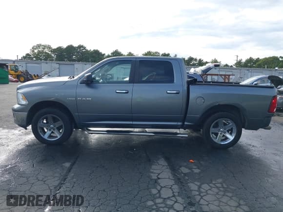 ✅ 2009 Dodge 1500 Laramie • VIN: 1D3HV13TX9J533875 • Lot: 43217410. Wystawiony na IAAI z przebiegiem 297 573 mil. Bezpłatny archiwum sprzedaży aukcyjnych z USA i szczegółowy raport historii pojazdu na DreamBid. Zdjęcie 15.