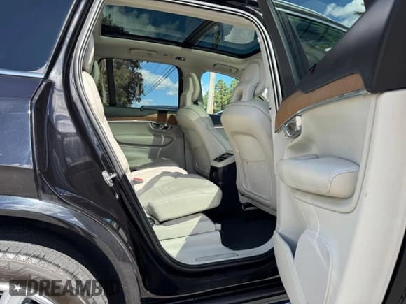 ✅ 2016 Volvo XC90 T8 Inscription • VIN: YV4BC0PL9G1042877 • Lot: 66045595. Wystawiony na Copart z przebiegiem 147 922 mil. Bezpłatny archiwum sprzedaży aukcyjnych z USA i szczegółowy raport historii pojazdu na DreamBid. Zdjęcie 6.